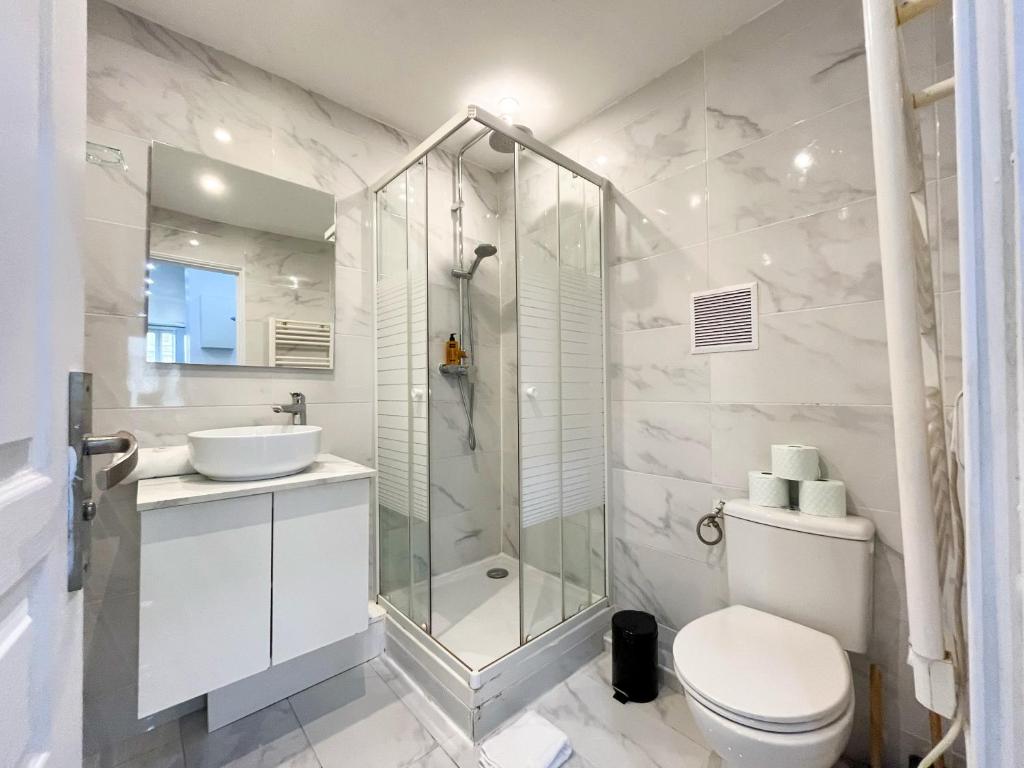 UrbanFlat 17 - Modern & Large 3-Bedroom Flat in Paris - 5