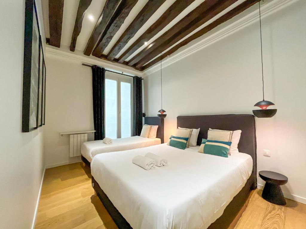 UrbanFlat 69 - Authentic & Elegant Central Paris Home - 3