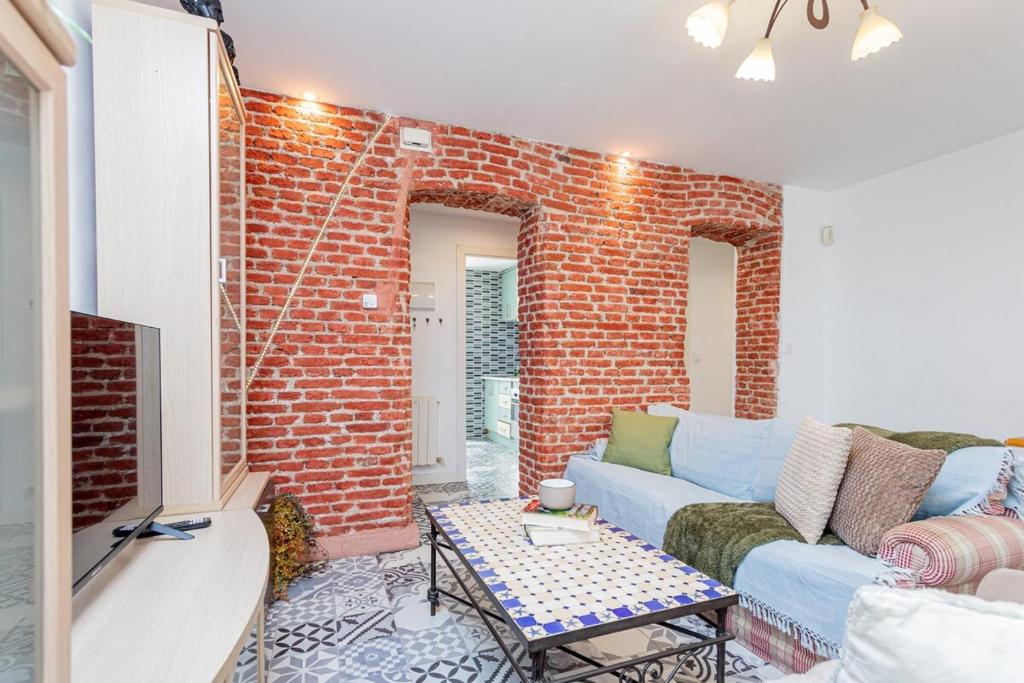 Beautiful 2-Bedroom Apartment in Oporto - 1