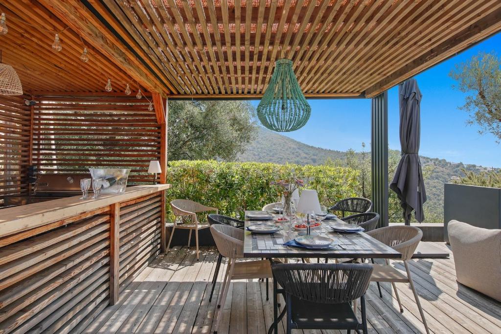 Exceptional sea-view house, Domaine de Valcros - 3