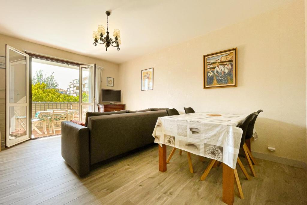 Superb Apartment With Balcony In Frejus - 2