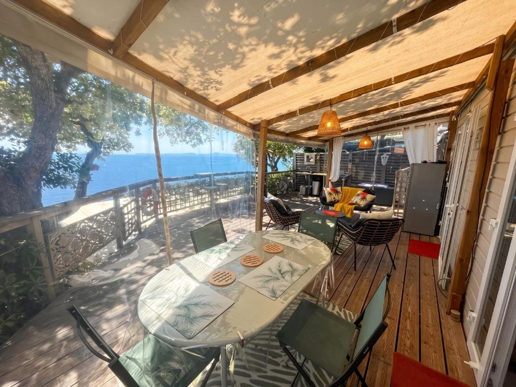 Bungalow à Saint-Raphaël avec Piscine et Vue Mer - 3