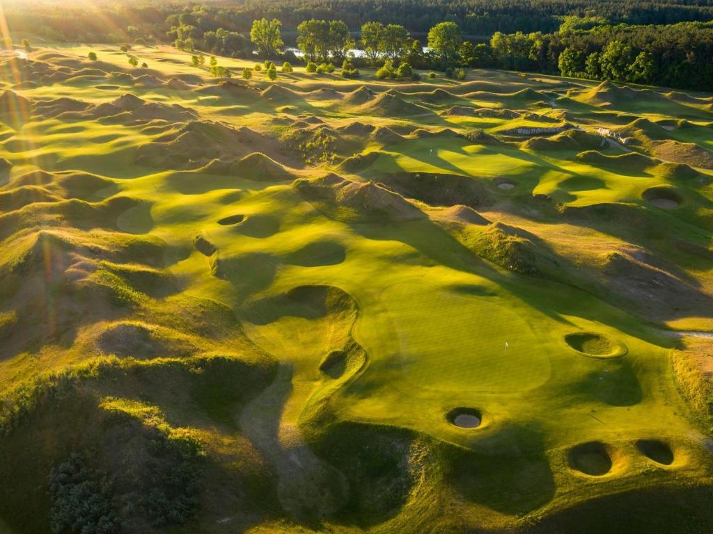 Golfiväljak [kohapealne]