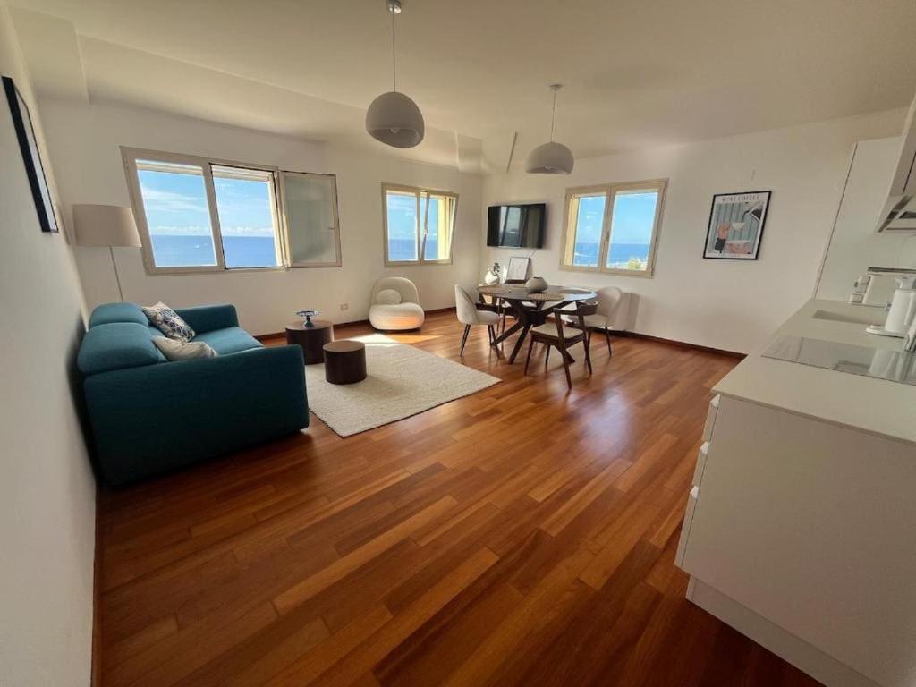 Sea-View Apartament with Private Parking ! - 1
