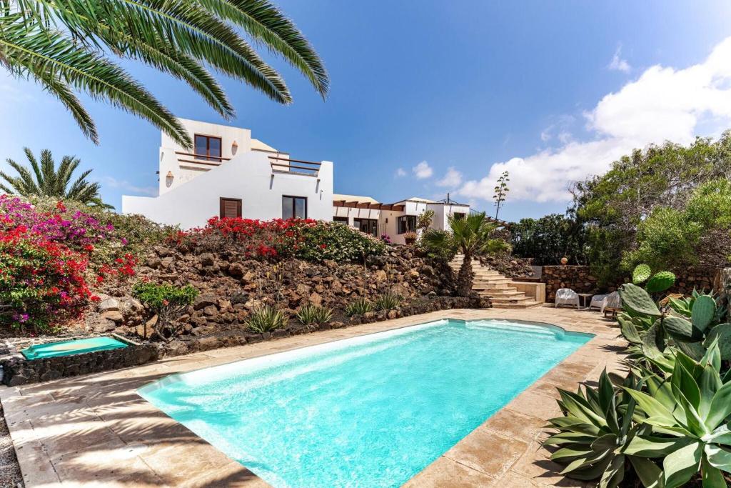 Modern 3-Bedroom Villa in Lajares with Private Pool - 5