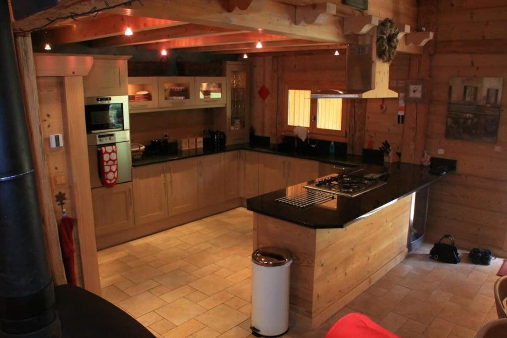 Maison Verte Large Chalet with Hot Tub - 5