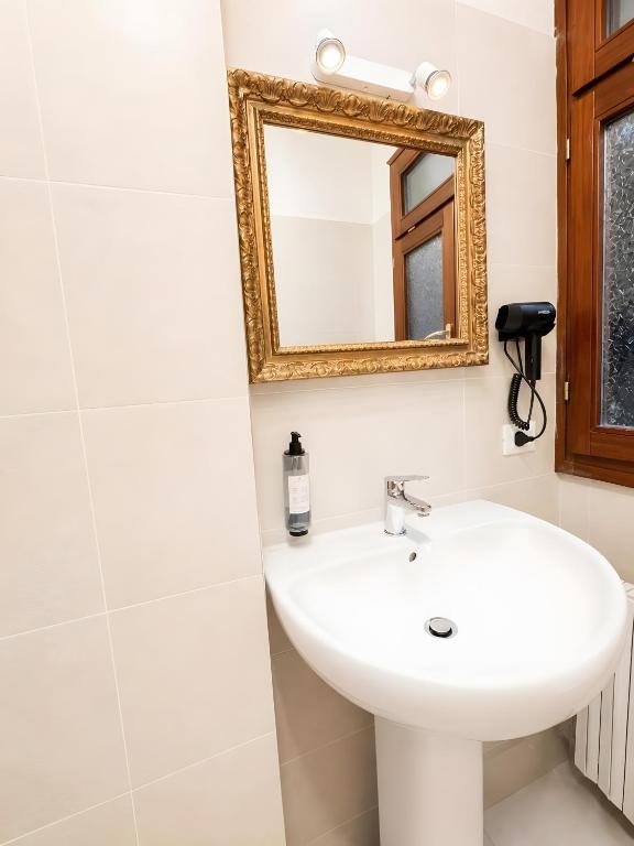 Rialto Rooms - 3