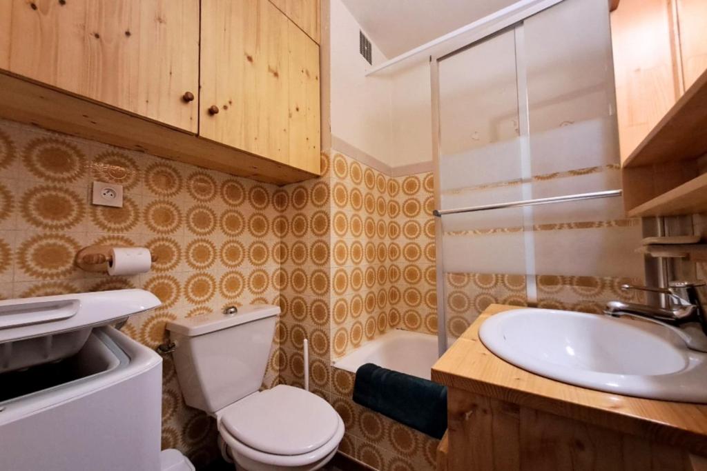 Studio with balcony in the heart of the village - 5