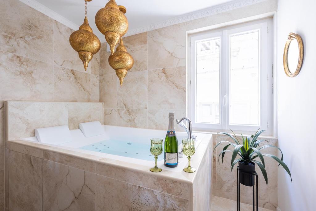 Jardin d'Orient - Love, Spa & Terrasse Privative - 2