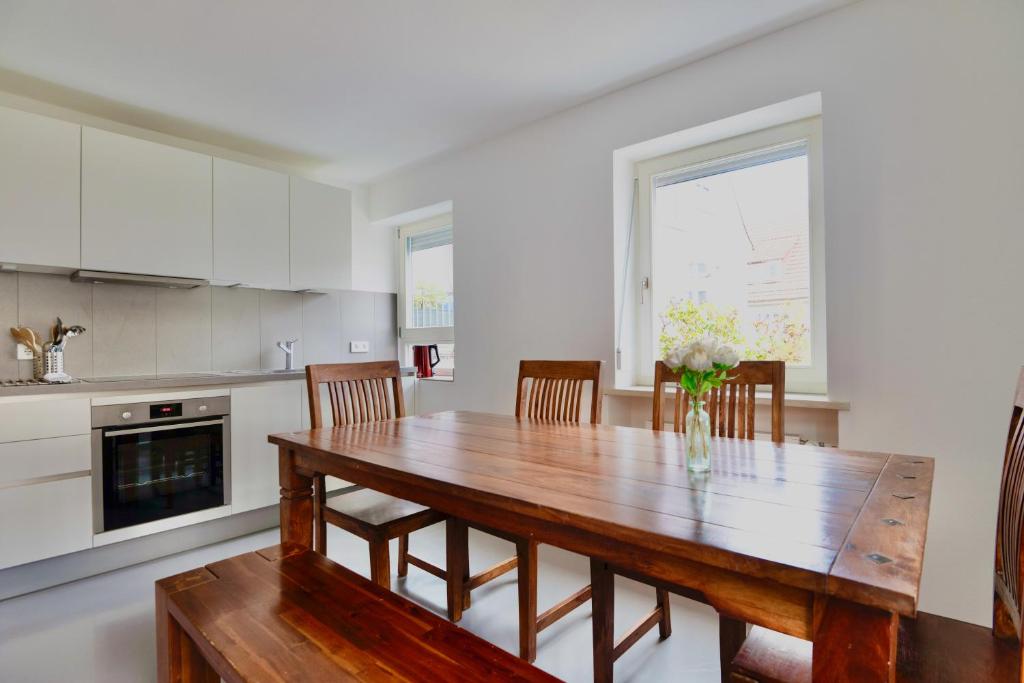 Zentrales Apartment für 8 Personen - 4 Schlafzimmer - Balkon - 2