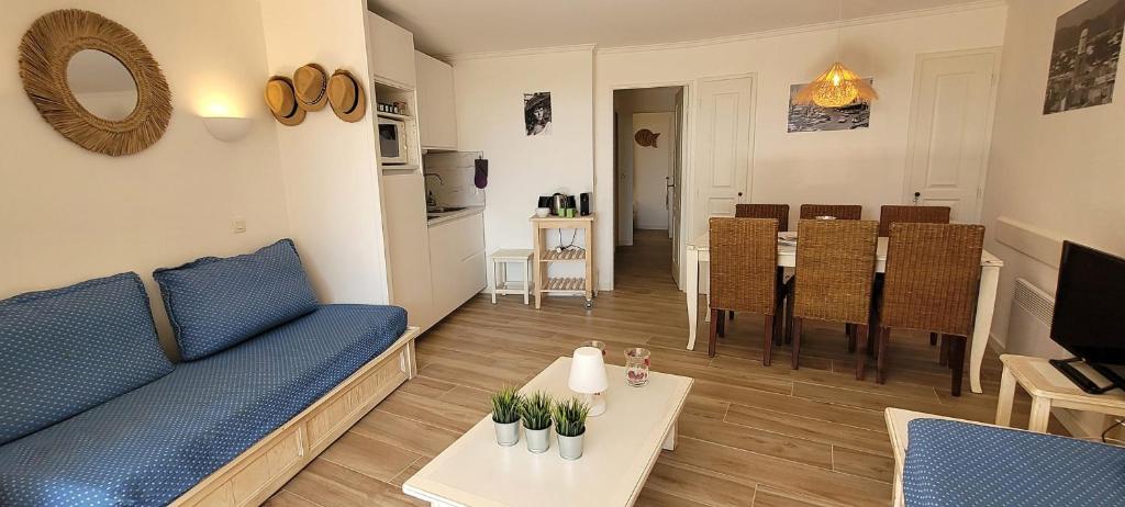 Bright apartment with garden and sea view - 2
