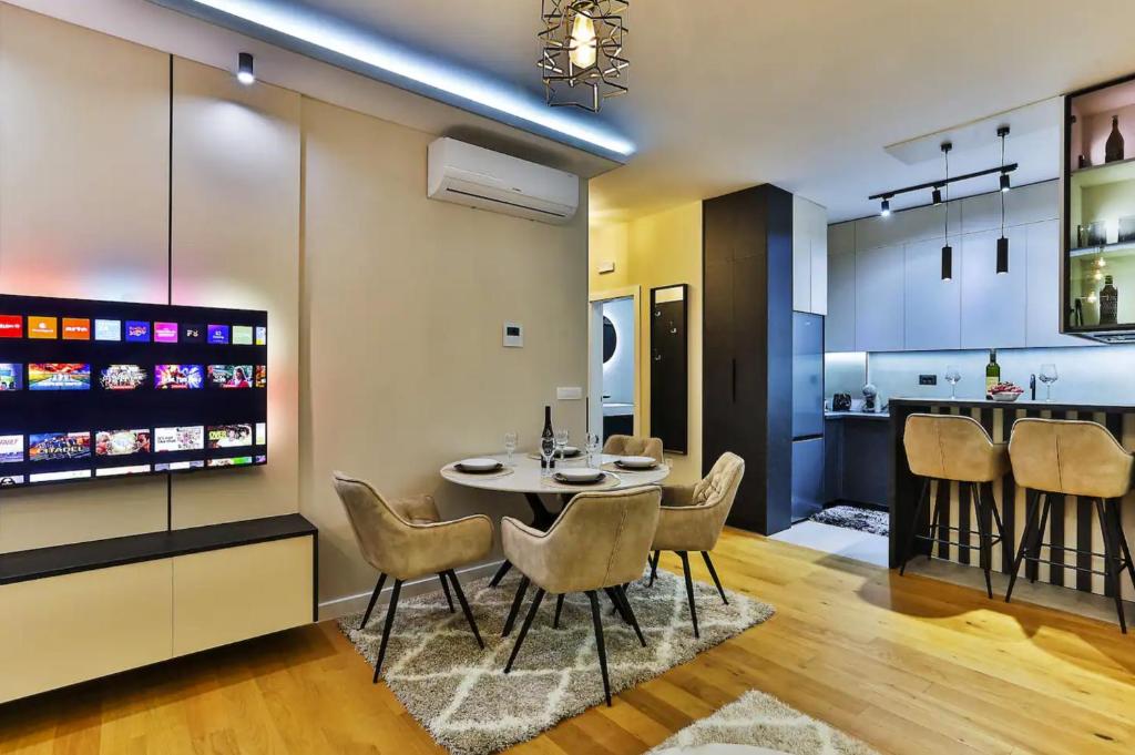 De Luxe Apartment - 2