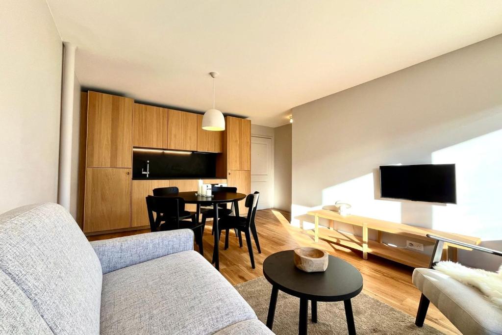 Bright apartment with terrace in Megève - 2