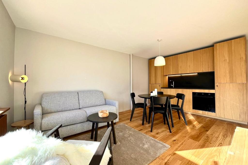 Bright apartment with terrace in Megève - 4