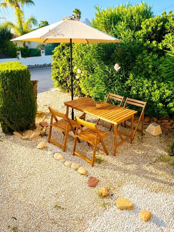 Apartamento con jardín, piscina y parking - 2