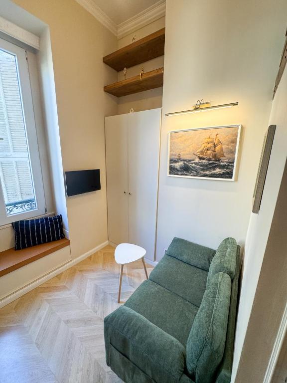 Compact Modern Studio - 3