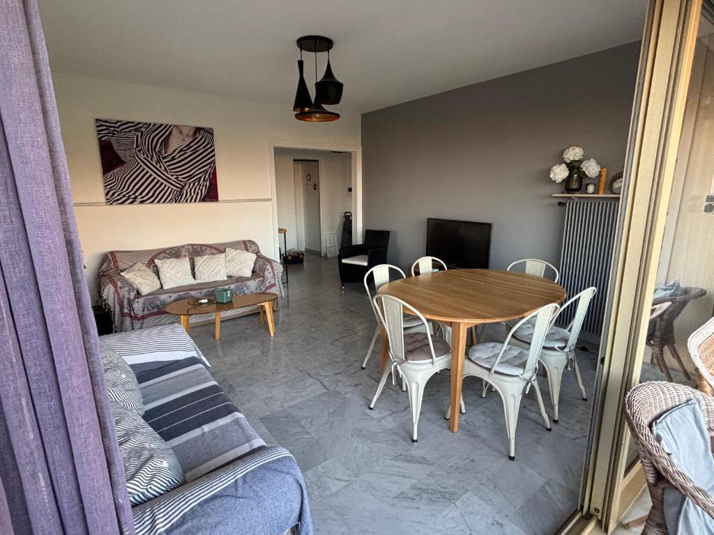 Appartement Juan-Les-Pins, 4 pieces, 80m2, Residence Luxe Piscine Tennis - 2