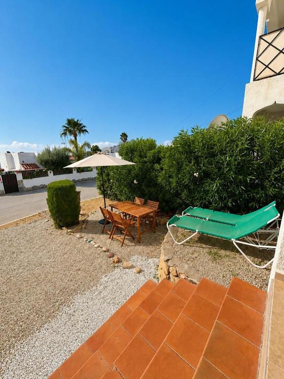 Apartamento con jardín, piscina y parking - 4