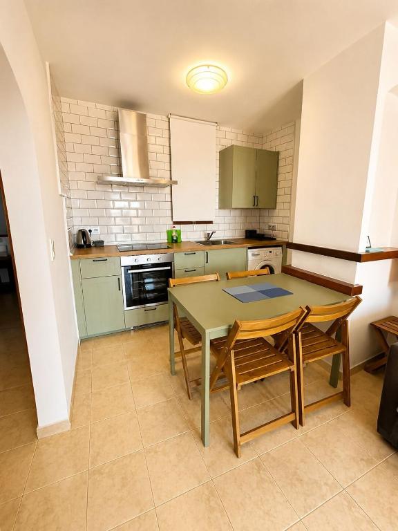 Apartamento con jardín, piscina y parking - 5