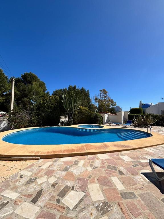 Apartamento con jardín, piscina y parking - 1