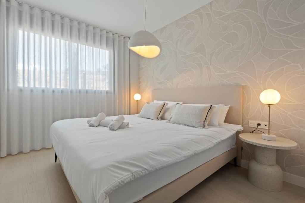 Luxury 2BR in Camarate Hills - Pool and Garden - 2