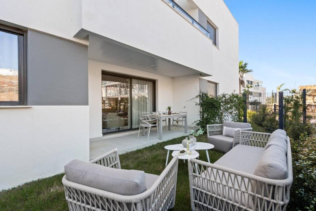 Luxury 2BR in Camarate Hills - Pool and Garden - 4