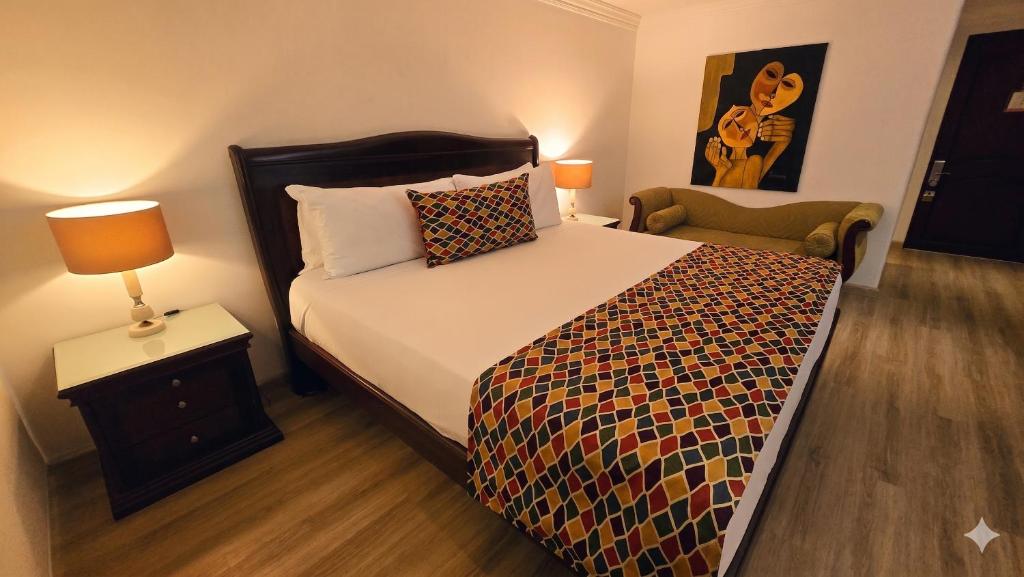 Hotel Embassy Park - 2
