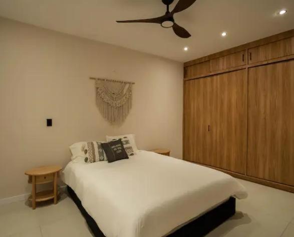 Amplio apartamento 4 habitaciones, jacuzzi y aire Poblado, Medellín - 4