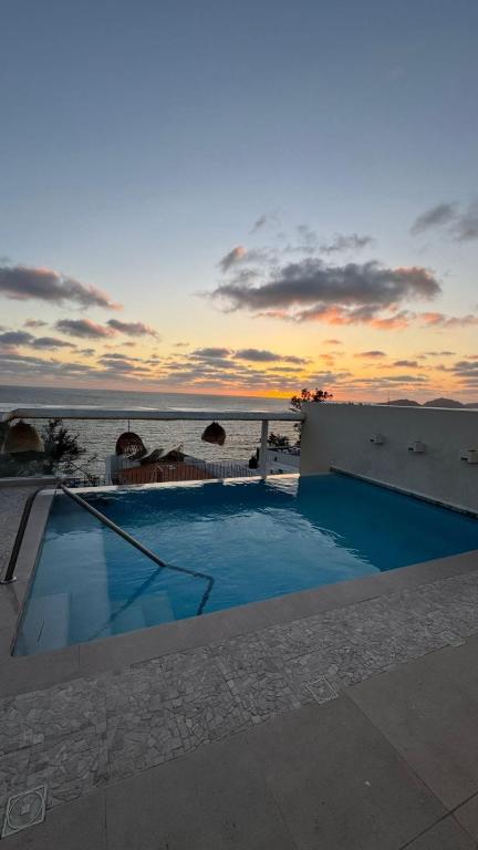 Loft con alberca y espectacular vista al mar - 1