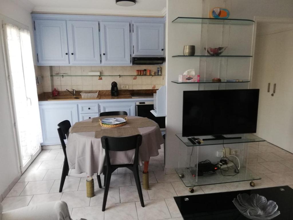 3-room apartment near old Antibes, sea view, 54m2, 3 pieces - 4