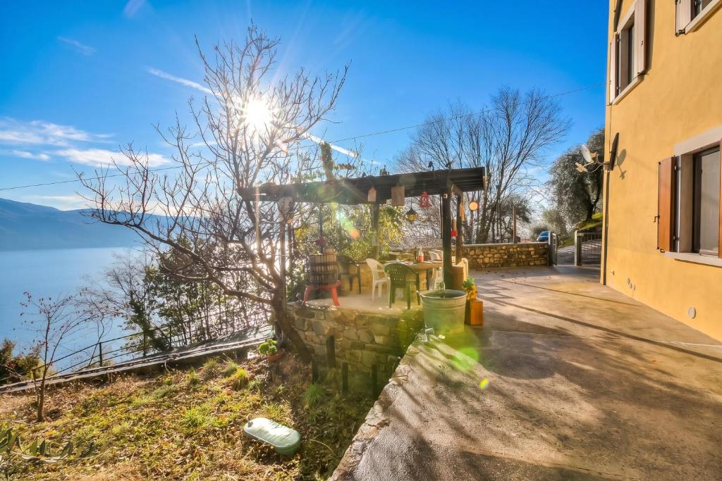 Faby House On Hilly Area & Lake View - Happy Rentals - 2