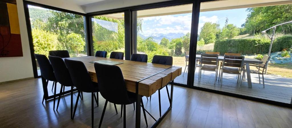 Large family home Mountain view - 3