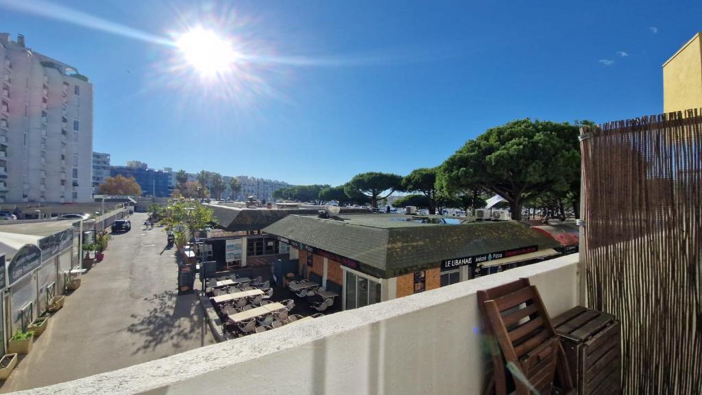 Studio Carnon climatisé avec vue port et balcon - 2