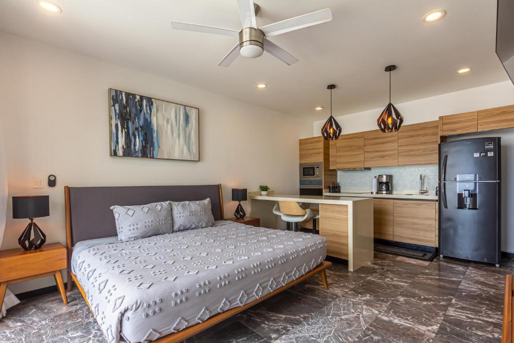 Oceanfront Condo Top Location Near 5th Ave - 4