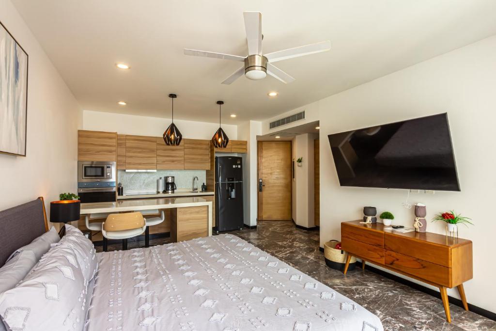 Oceanfront Condo Top Location Near 5th Ave - 5