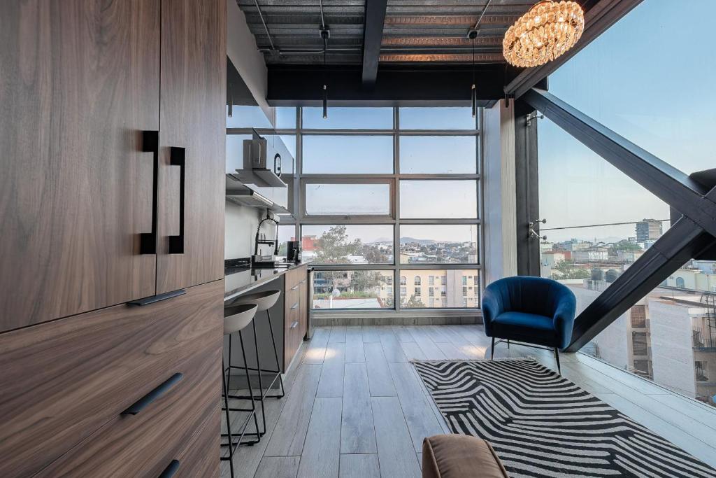 The Diamond Loft Modern Luxury w/ Equipped Kitchen - 5
