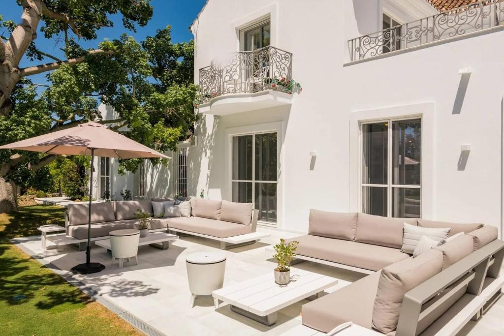 6 Bedroom Villa With Private Pool And Golf Front - 5