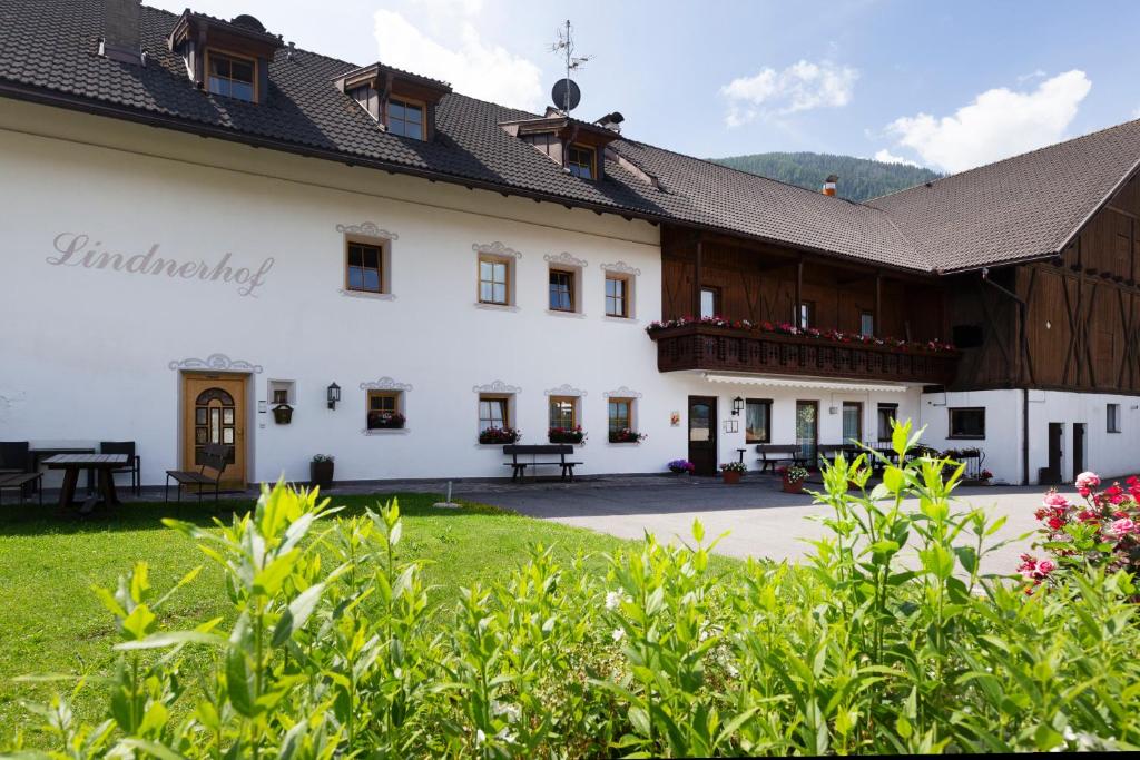 Farmstay Lindnerhof Apartments & Rooms - 1