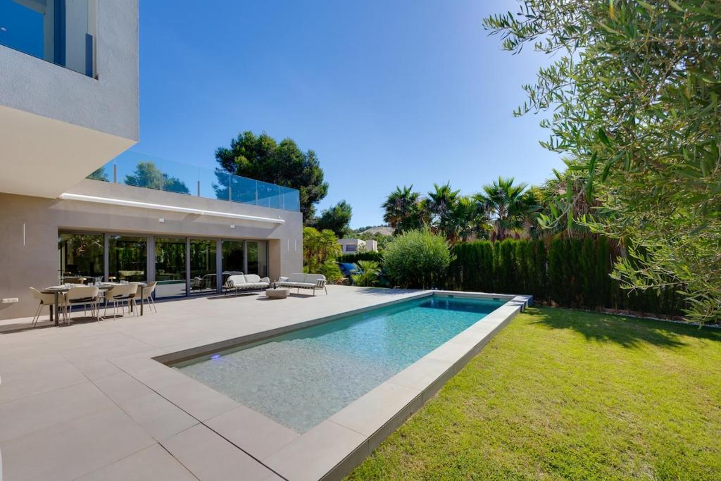 Luxury Villa with a pool in Las Colinas Resort - 5