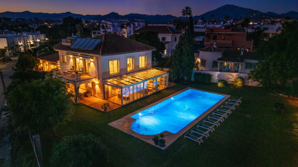 VACATION MARBELLA I Villa Bosquecito, Giant Private Heated Pool, Walk to the Beach, 6 BDR, Spacious Villa, BBQ, Alarm System, Ample Garden - 1