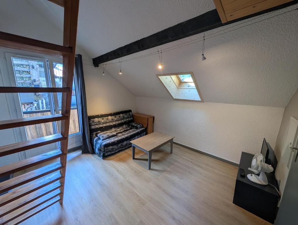 Studio Muzelle B avec mezzanine Centre Bourg - 4