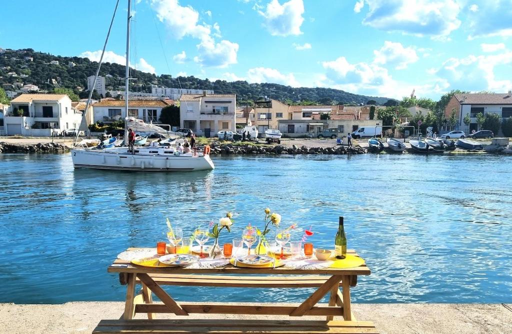LE BARREUR Maison Authentique Sètoise La pointe Courte, Bord de Mer, Climatisée, Parking gratuit proximité - 1