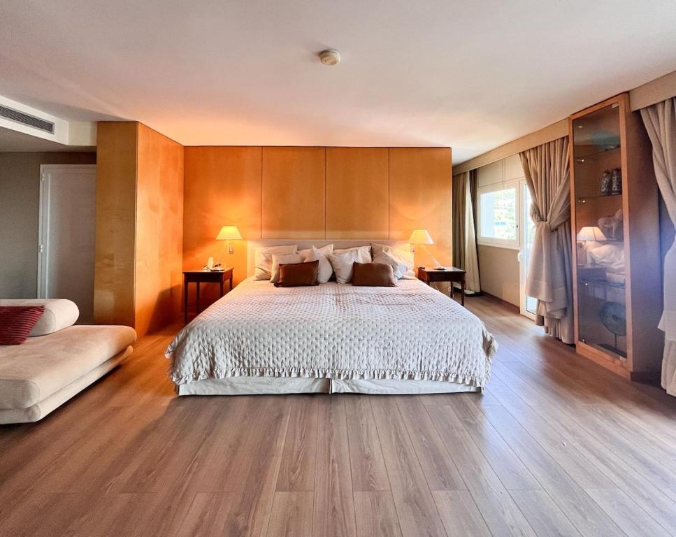 Luxury apartment with ocean views - 4