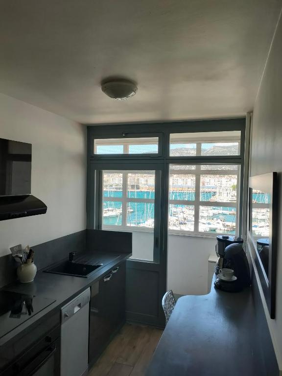 Grand T2 vue mer, balcon, plage, resto tout à pied - 3