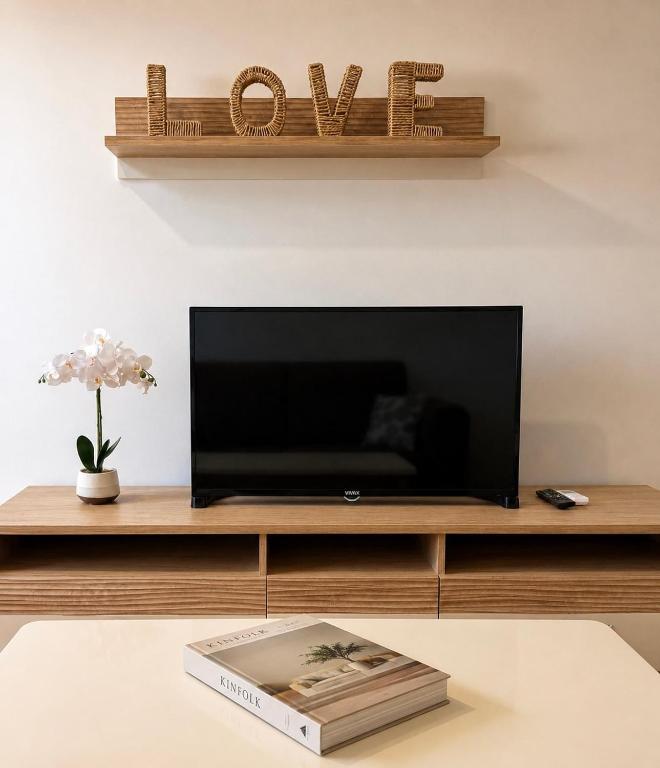 FIO Central Apartment With Garage - 5