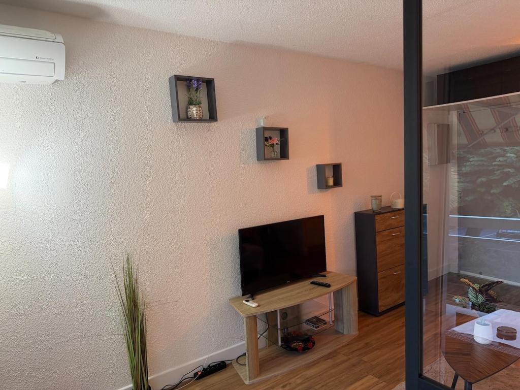 Apartment 800 m from the sea Near Cannes - 1
