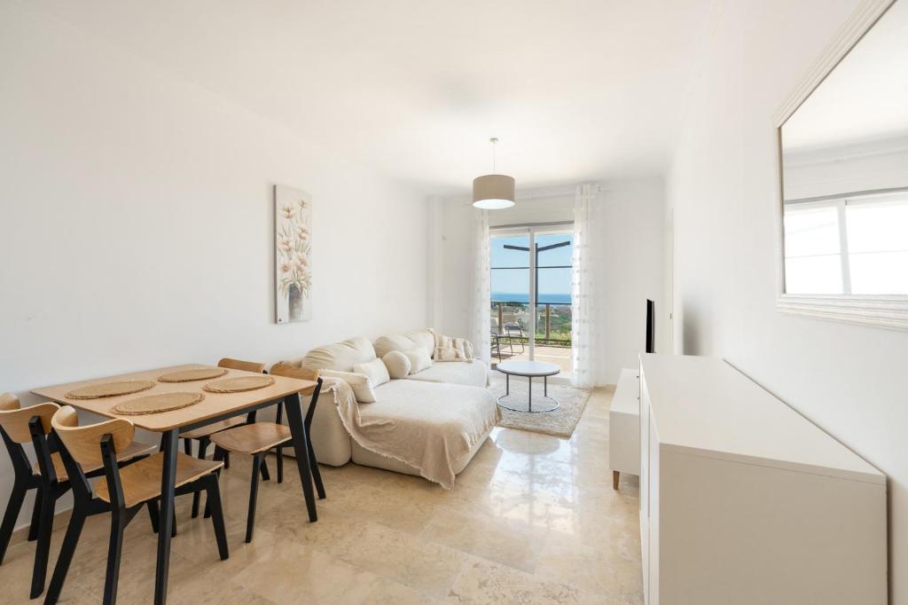 Modern Apartment With Ocean Views - 3