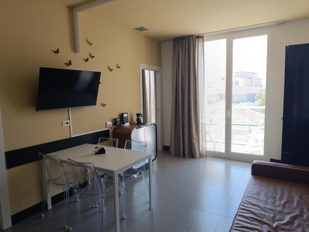 Room 405 - 2