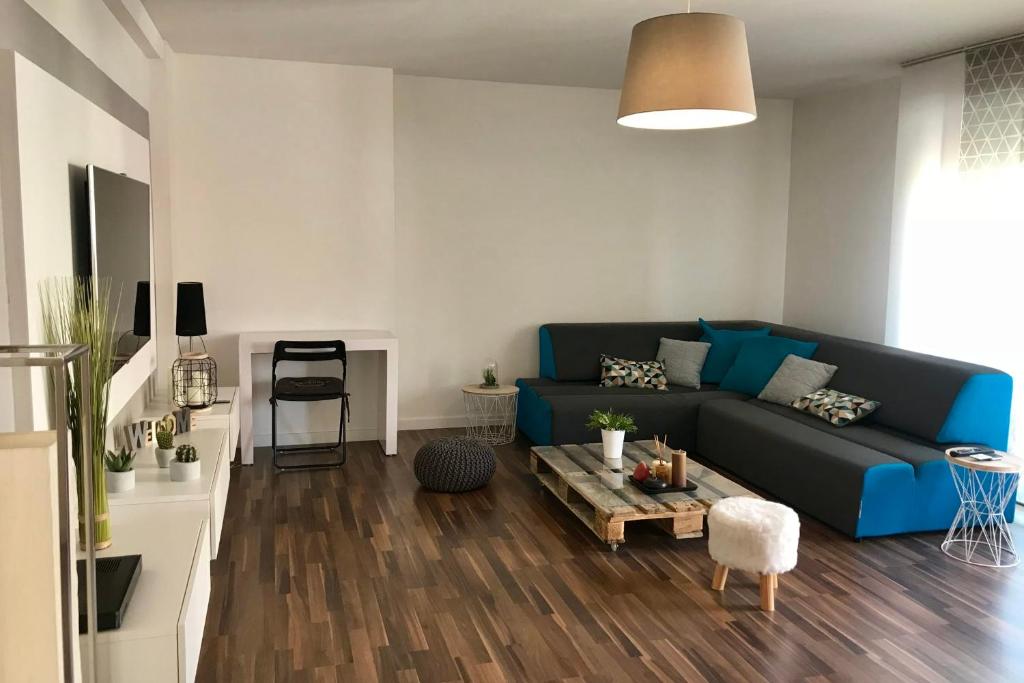 Bright apartment near center and beaches - 4