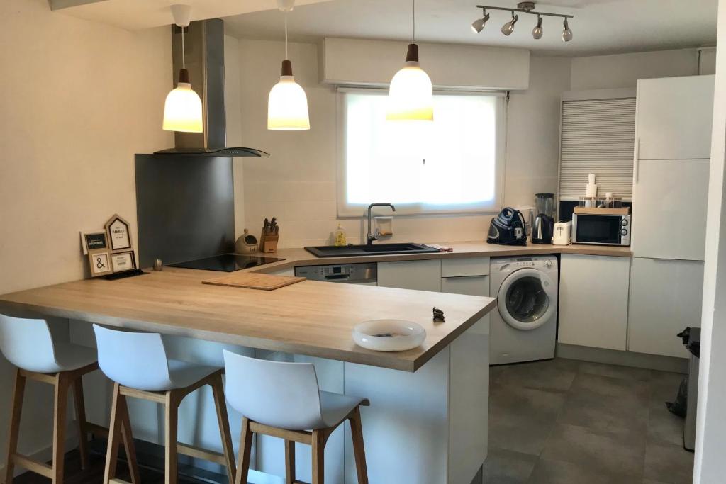 Bright apartment near center and beaches - 5
